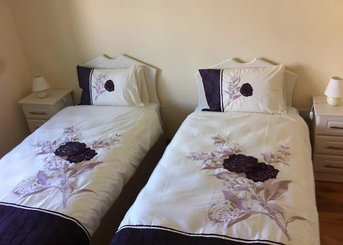 Hébergement de vacances Castleview 1 - 5 Bedroom House *